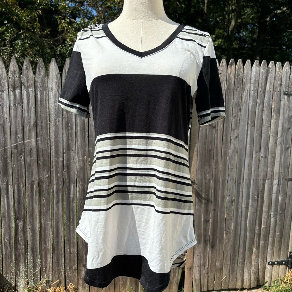 Lularoe tunic v neck